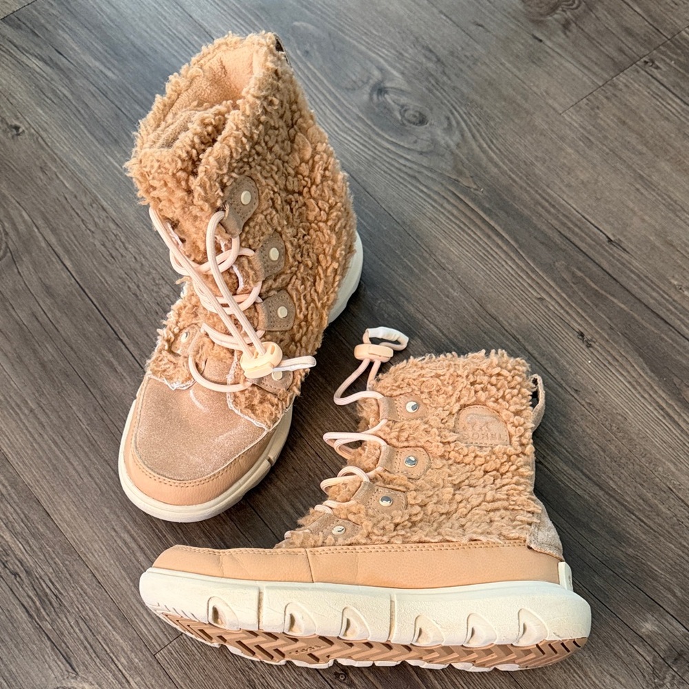Sorel Explorer Cozy Tan Boots Youth 2